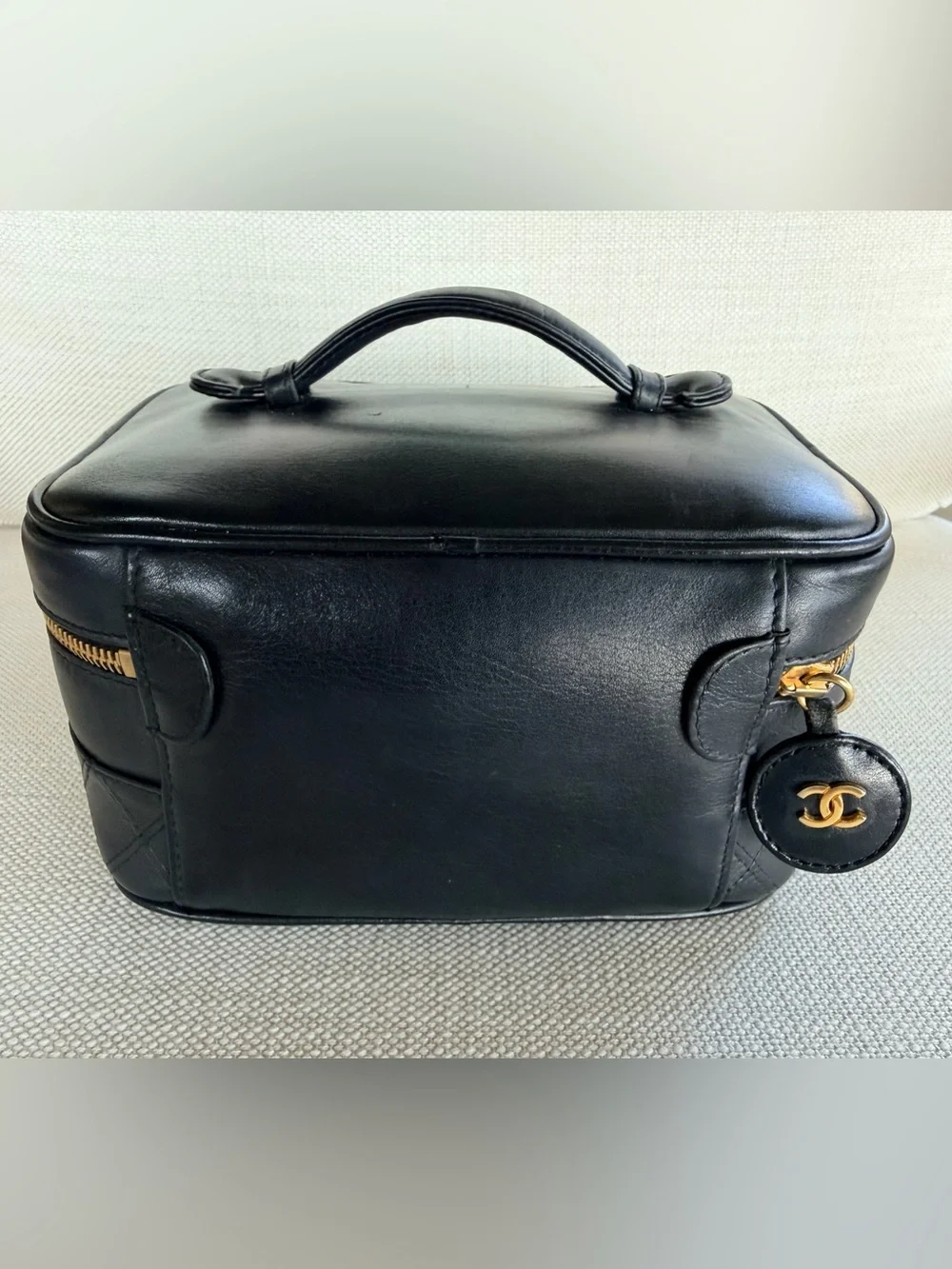 CHANEL Vintage Black Lambskin Vanity Cosmetic Case Gold CC Charm